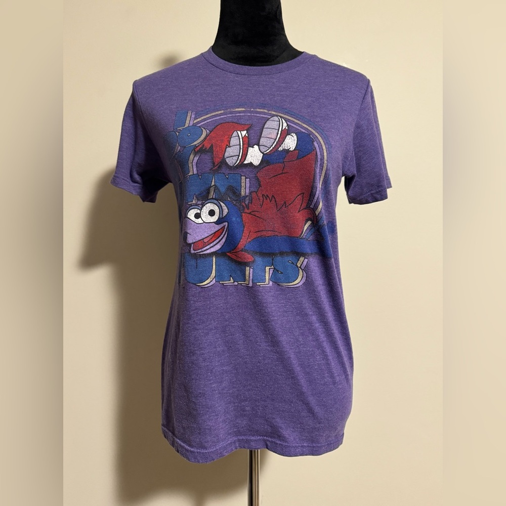 EUC The Muppets Purple and Red Gonzo I Do My Own Stunts Graphic Tee size small